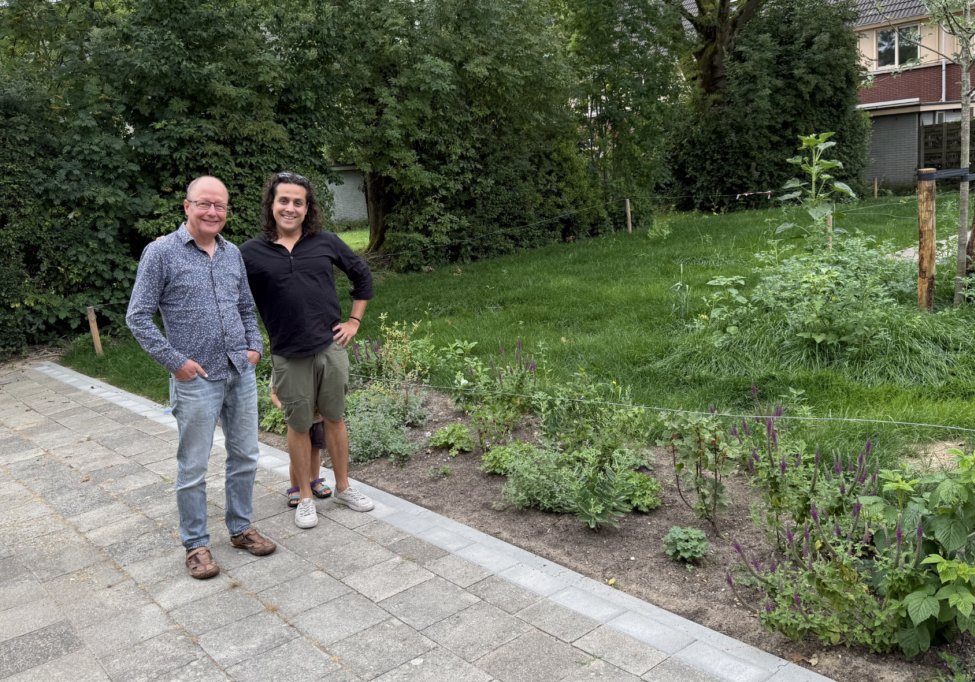 Maarten en Jean-Yves bij het buurtgroen